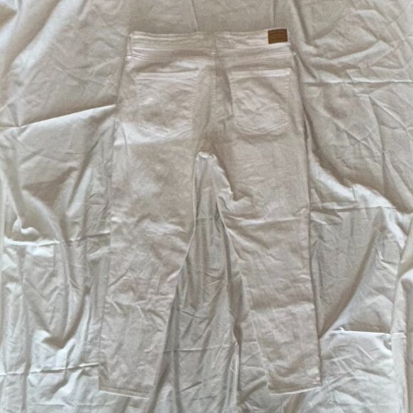 Signature Levi Strauss*White Mid-Rise Cropped Distressed Jeans - Picture 2 of 12
